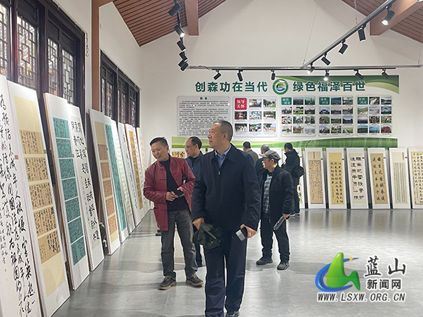 我县举办“利剑护蕾 守护花开”法治书法比赛作品展.jpg 我县举办“利剑护蕾 守护花开”法治书法比赛作品展.jpg