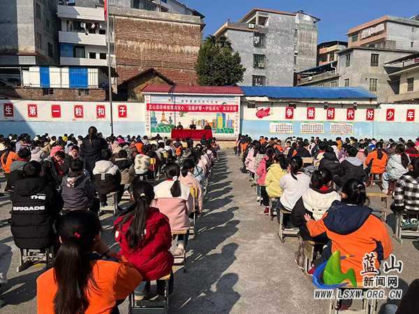 塔峰镇第四完小携手县司法局开展法治宣讲活动.jpg 塔峰镇第四完小携手县司法局开展法治宣讲活动.jpg