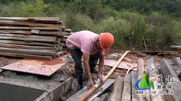 我县加快农村饮水工程建设 守护百姓 “舌尖上的安全”.jpg