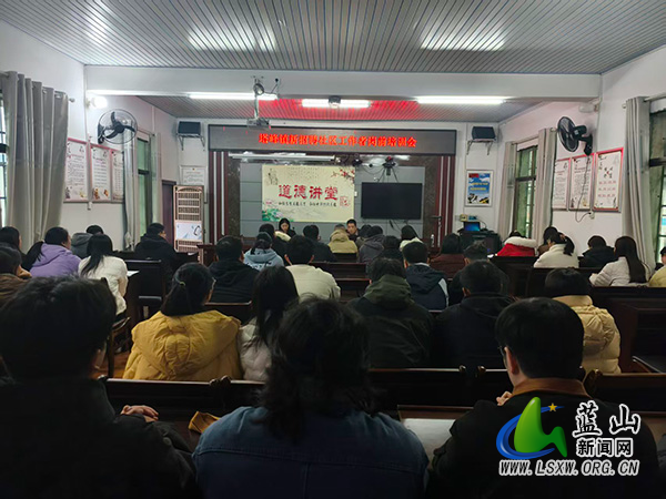塔峰镇召开新聘社区工作者岗前廉政培训会.jpg