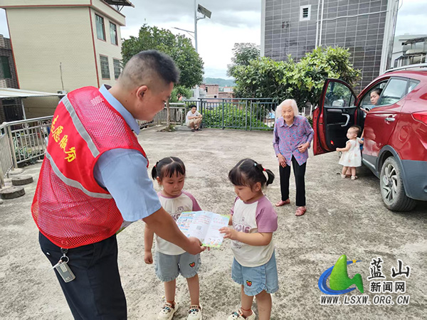 土市镇高陆村开展“利剑护蕾”入户宣传活动.jpg