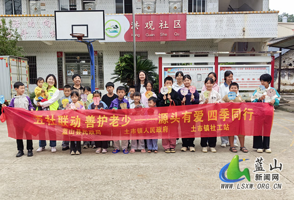 土市镇民政社工站开展漂漆扇主题活动.jpg
