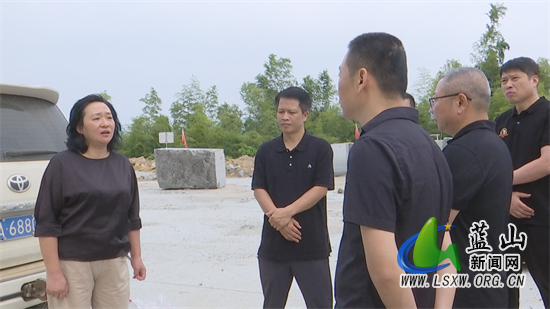 邓群前往建设工地现场调研并督导节前安全生产工作.jpg 邓群前往建设工地现场调研并督导节前安全生产工作.jpg