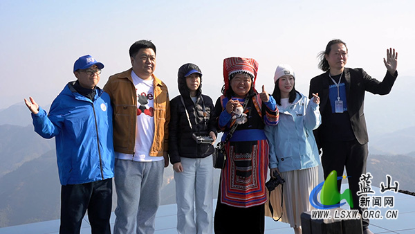 全国达人采风团来蓝山采风打卡为群众足球赛预热添彩2.jpg 全国达人采风团来蓝山采风打卡为群众足球赛预热添彩2.jpg