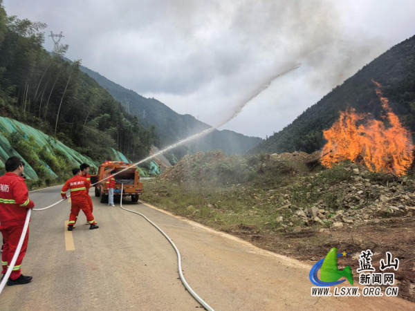 10.27湘江源瑶族乡：以练代战砺精兵 筑牢秋冬森林防灭火“安全墙”.png