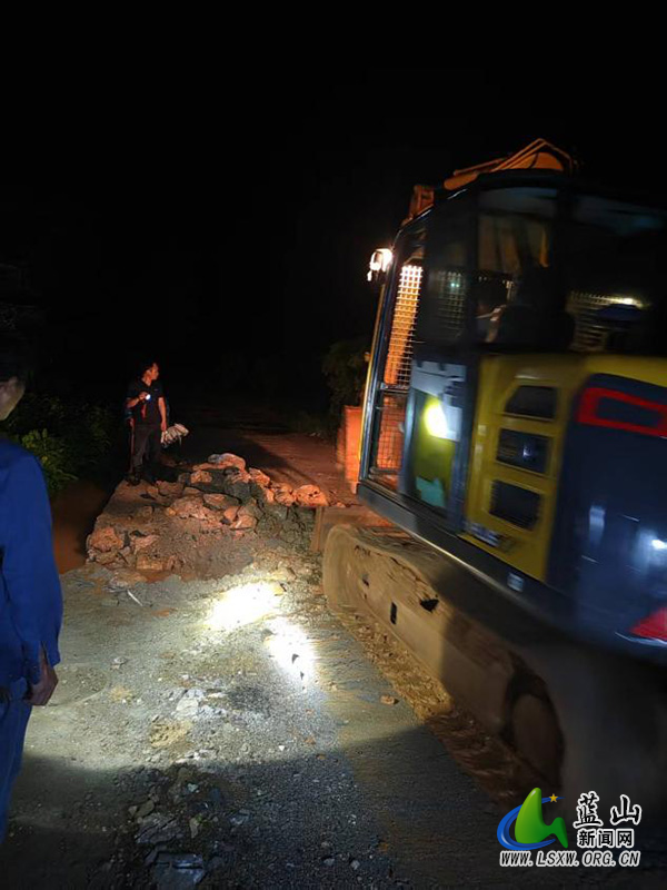 新圩镇：闻“汛”而动 筑牢防汛救灾“安全堤”.jpg