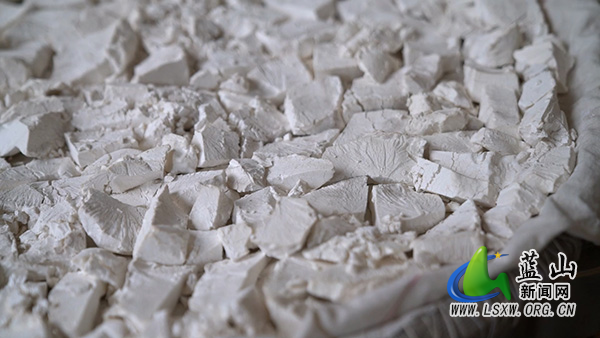 【新春走基层】蓝山县新圩镇南湾村:古法“焕”新生 “蕨”起致富路22.jpg 【新春走基层】蓝山县新圩镇南湾村:古法“焕”新生 “蕨”起致富路22.jpg