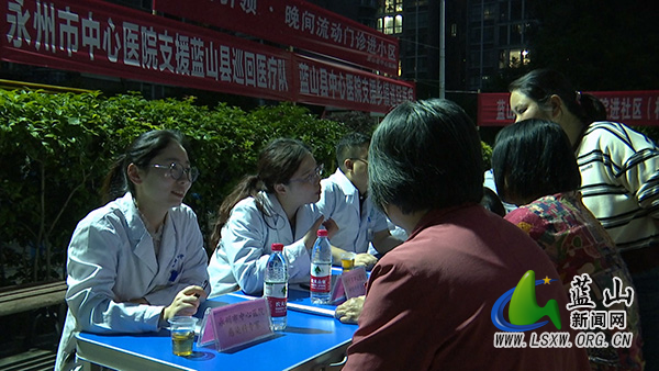 我县开展2025年医保基金监管集中宣传月活动.jpg 我县开展2025年医保基金监管集中宣传月活动.jpg