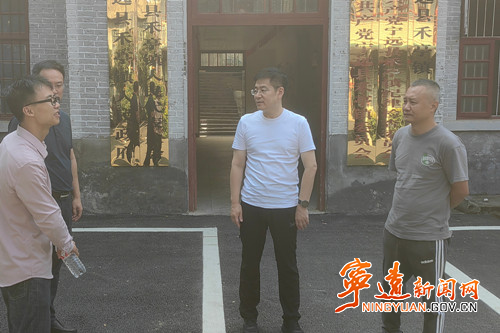 胡勇刚深入乡镇检查森林防火、安全生产、道路交通等工作_副本500.jpg 胡勇刚深入乡镇检查森林防火、安全生产、道路交通等工作_副本500.jpg