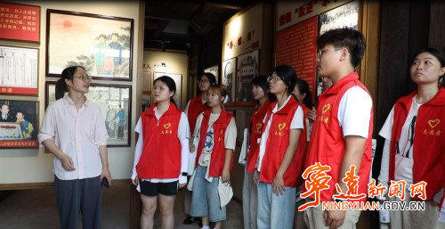 宁远：湘潭大学学生来宁远县参观柏忍故居_副本500.jpg