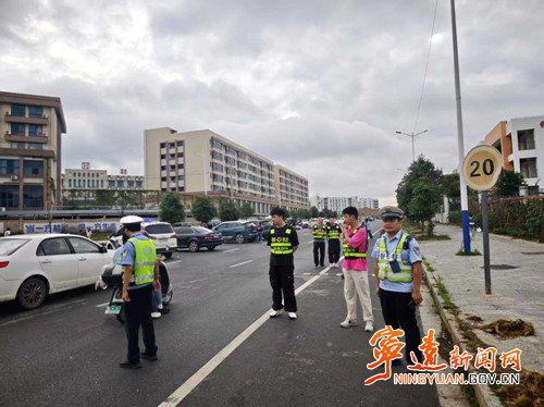 宁远县东溪街道：开展道路交通安全执法行动_副本500.jpg