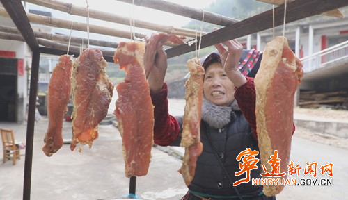 宁远:腊味飘香庆新年3_副本500.jpg 宁远:腊味飘香庆新年3_副本500.jpg