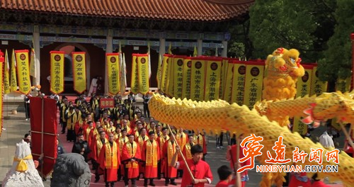 天下舜商联合创始人祭舜典礼在宁远九嶷山舜帝陵举行_副本500.jpg 天下舜商联合创始人祭舜典礼在宁远九嶷山舜帝陵举行_副本500.jpg