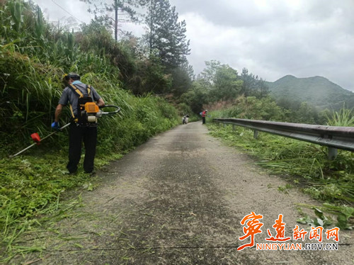 宁远九疑瑶族乡:打造安全整洁乡村路_副本500.jpg 宁远九疑瑶族乡:打造安全整洁乡村路_副本500.jpg