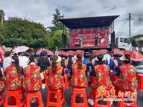 宁远县九疑瑶族乡：文艺汇演唱响党群连心曲_副本500.jpg