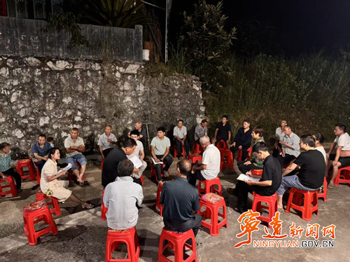 宁远县九疑瑶族乡：“连心谈”夜话暖民心_副本500.jpg