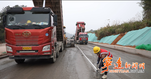 桂新高速宁远段路面施工全速推进冲刺建设目标2_副本500.png