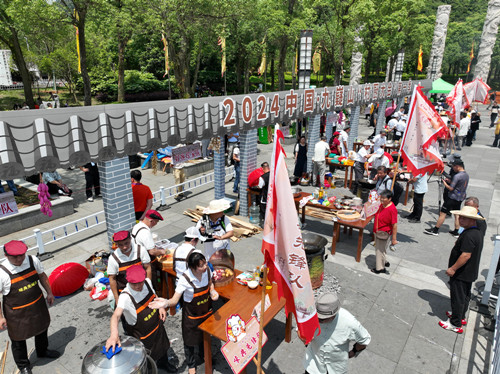 “村厨大会”第一季第二场在宁远九嶷山举行2_副本500.jpg “村厨大会”第一季第二场在宁远九嶷山举行2_副本500.jpg