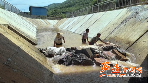宁远:多措并举齐上阵 抗旱守水保安全_副本500.jpg 宁远:多措并举齐上阵 抗旱守水保安全_副本500.jpg