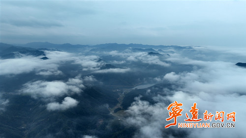 宁远：三界峰云海翻腾 山色如画醉游人3_副本500.jpg