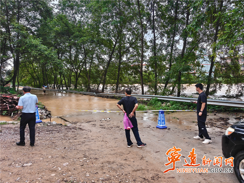 宁远县水市镇：开展低洼地段台风防汛处置工作_副本_副本500.png
