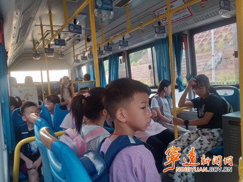 宁远:打造通往民心的暖心公交专线_副本500.jpg 宁远:打造通往民心的暖心公交专线_副本500.jpg