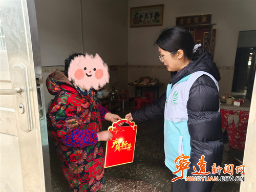 宁远县桐木漯瑶族乡：新春慰问暖民心 精准帮扶护安康_副本500.jpg