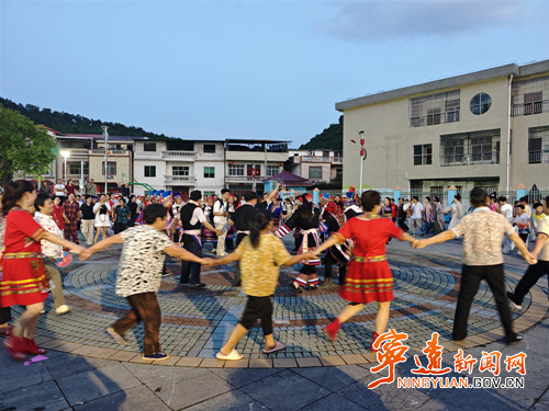 宁远县桐木漯瑶族乡：开展端午文明实践志愿服务活动_副本500.jpg
