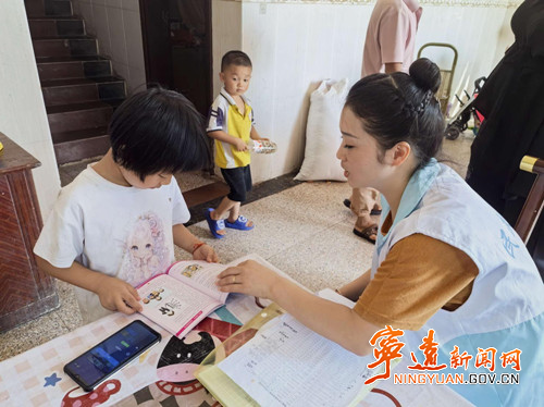 宁远县文庙街道：开展困境儿童关爱走访活动_副本500.jpg