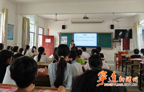 宁远县文庙街道：普法润童心 护苗助成长_副本_副本500.jpg