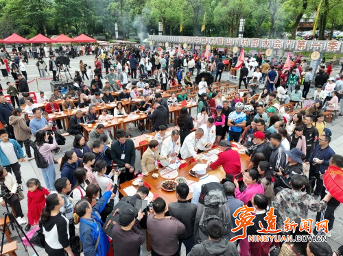 宁远:“村厨”亮绝活 厨艺大比拼2_副本500.jpg 宁远:“村厨”亮绝活 厨艺大比拼2_副本500.jpg