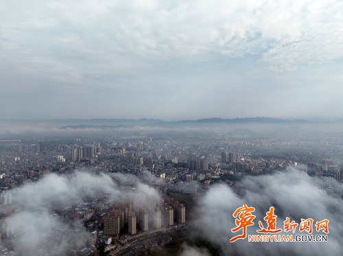 宁远:平流雾笼罩县城 如梦如幻2_副本500.jpg 宁远:平流雾笼罩县城 如梦如幻2_副本500.jpg