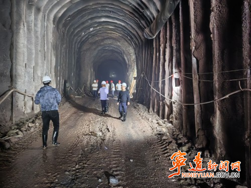 宁远:九嶷水库导流隧洞顺利贯通2_副本500.jpg 宁远:九嶷水库导流隧洞顺利贯通2_副本500.jpg