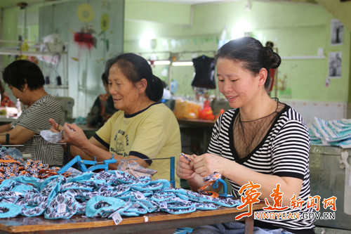 宁远:“家门口”就业促增收_副本500.jpg 宁远:“家门口”就业促增收_副本500.jpg