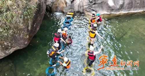 宁远:集中采风活动走进九嶷山景区_副本500.jpg 宁远:集中采风活动走进九嶷山景区_副本500.jpg