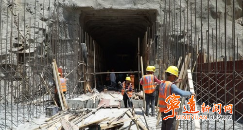 宁远:战高温 抓进度 全力推进项目建设2_副本500.jpg 宁远:战高温 抓进度 全力推进项目建设2_副本500.jpg