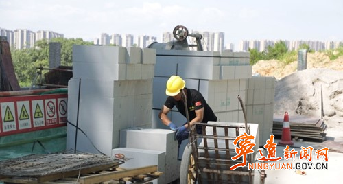 宁远:战高温 抓进度 全力推进项目建设4_副本500.jpg 宁远:战高温 抓进度 全力推进项目建设4_副本500.jpg