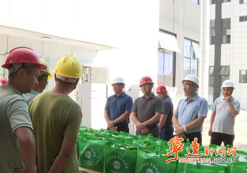 宁远:曹辉正开展“工会送清凉 防暑保安康”慰问活动_副本500.jpg 宁远:曹辉正开展“工会送清凉 防暑保安康”慰问活动_副本500.jpg