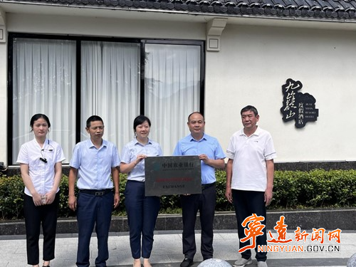 宁远:外币随心换 “老外”不“见外”_副本500.jpg 宁远:外币随心换 “老外”不“见外”_副本500.jpg