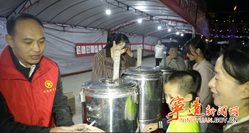 宁远:“夜市寻岐黄 良方惠万家”“中医药文化夜市”火爆开市4_副本500.jpg 宁远:“夜市寻岐黄 良方惠万家”“中医药文化夜市”火爆开市4_副本500.jpg