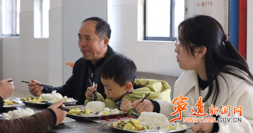 宁远：监督护航  守护学生营养餐3_副本500.jpg