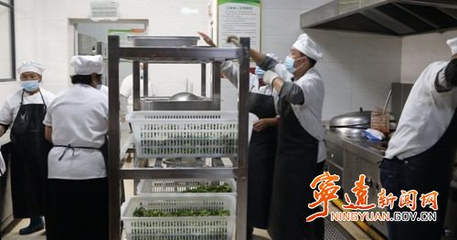 宁远：监督护航  守护学生营养餐_副本500.jpg