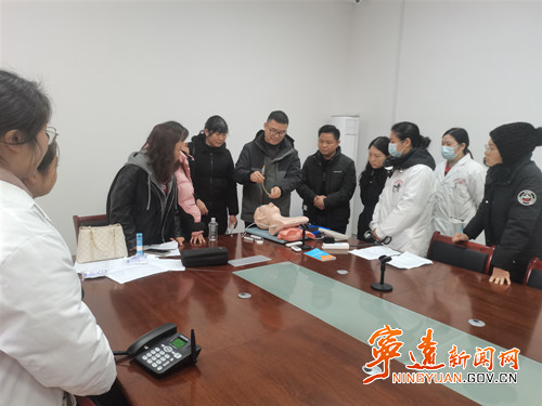 宁远:医共体专家下沉社区 助力基层急救能力提升_副本500.jpg 宁远:医共体专家下沉社区 助力基层急救能力提升_副本500.jpg