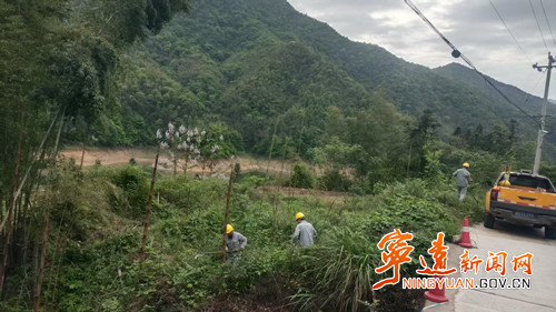 国网宁远县供电公司：开展春检通道治理 筑牢电力安全防线_副本500.jpg
