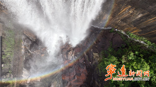 宁远:小东江水库溢洪形成壮美瀑布景观4_副本500.jpg 宁远:小东江水库溢洪形成壮美瀑布景观4_副本500.jpg