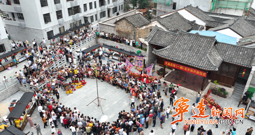 宁远文庙古街焕新亮相 成市民休闲打卡新地标2_副本500.png 宁远文庙古街焕新亮相 成市民休闲打卡新地标2_副本500.png