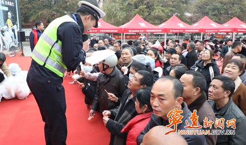 宁远:安全头盔免费送 警企共筑平安梦_副本500.png 宁远:安全头盔免费送 警企共筑平安梦_副本500.png