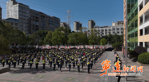 宁远县莲花小学体育活动点亮校园2_副本500.png 宁远县莲花小学体育活动点亮校园2_副本500.png