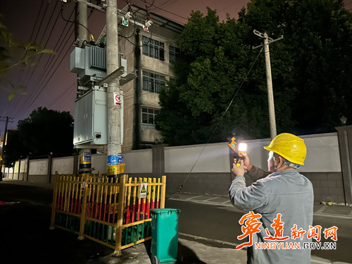 宁远电力:巡线测温除隐患 护航春节保供电_副本500.jpg 宁远电力:巡线测温除隐患 护航春节保供电_副本500.jpg