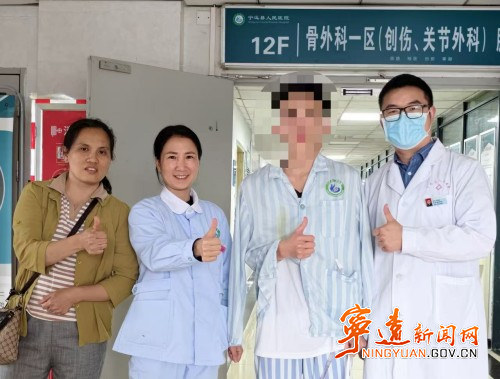 宁远县医共体总医院人民医院院区：多学科微创急救 成功救治气胸伴大出血患者_副本500.jpg